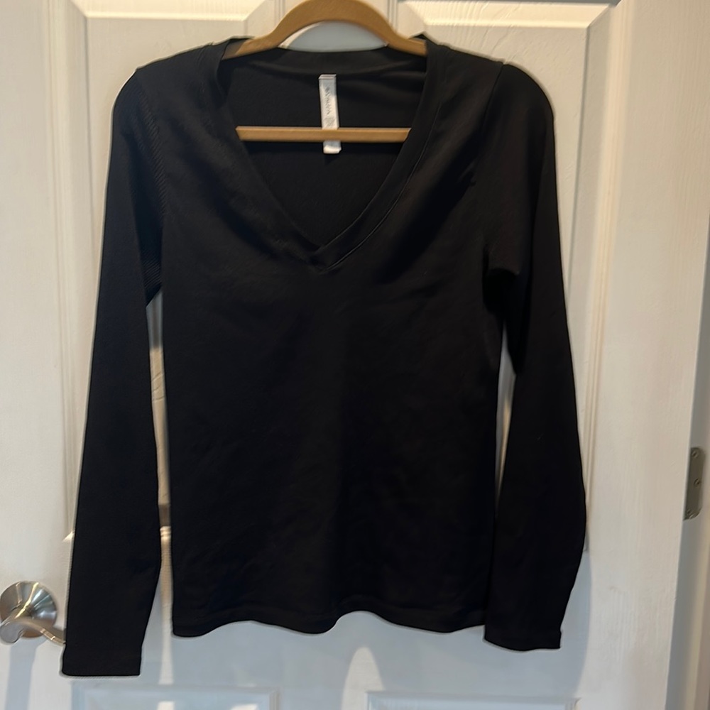 Athleta V necked long sleeve
